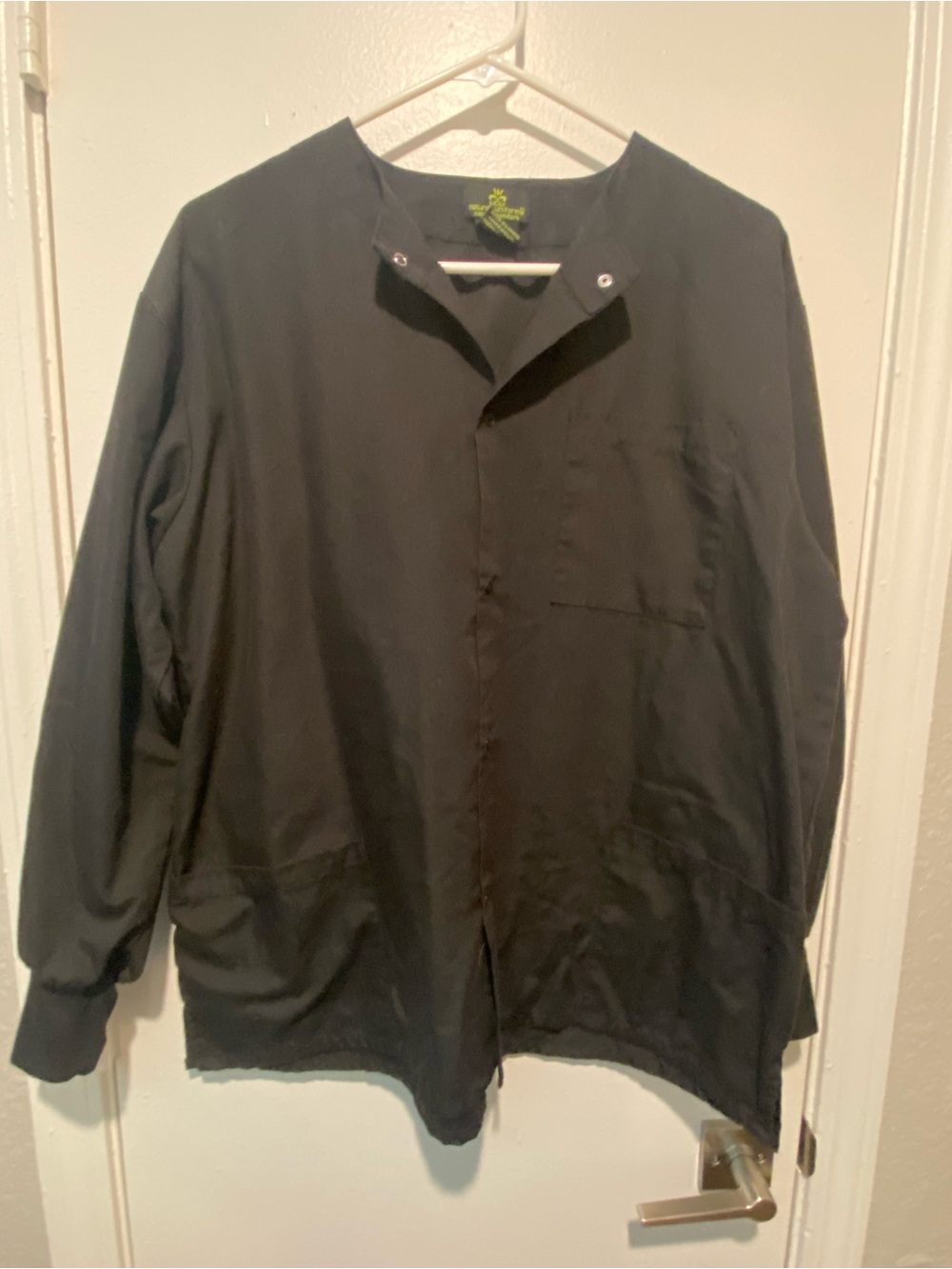 Black Long-Sleeve Scrubs Jacket
